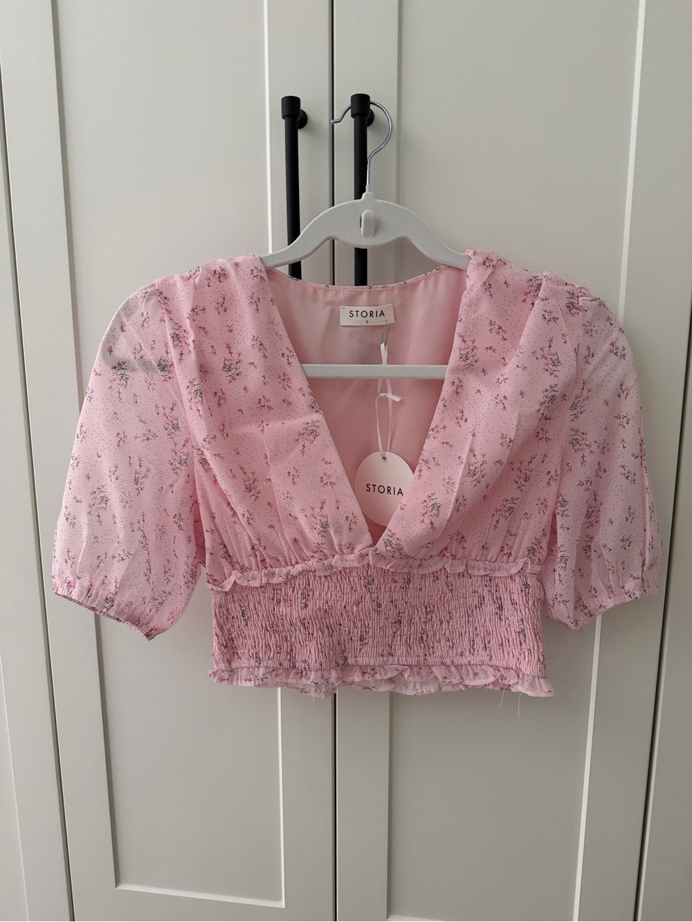 Storia Light Pink Floral Smocked V-Neck Crop Top